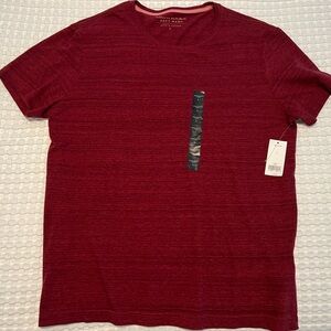 Banana Republic. Soft Wash T shirt. size Large. Red.
